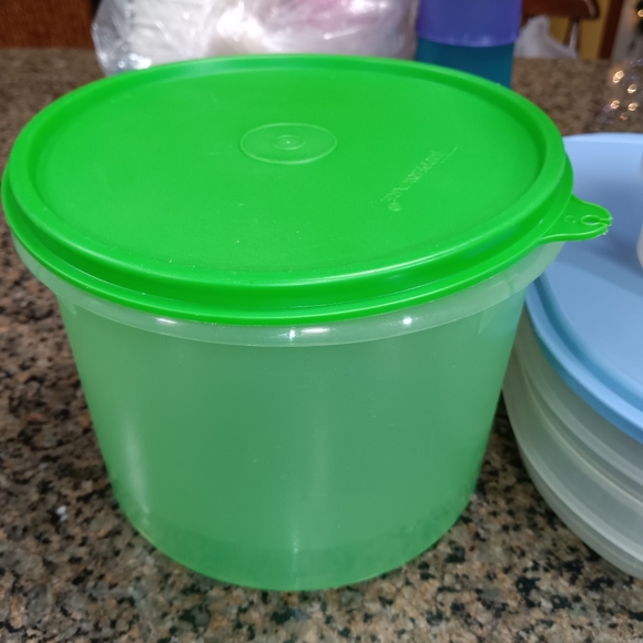 Tupperware - Picture 7 of 9